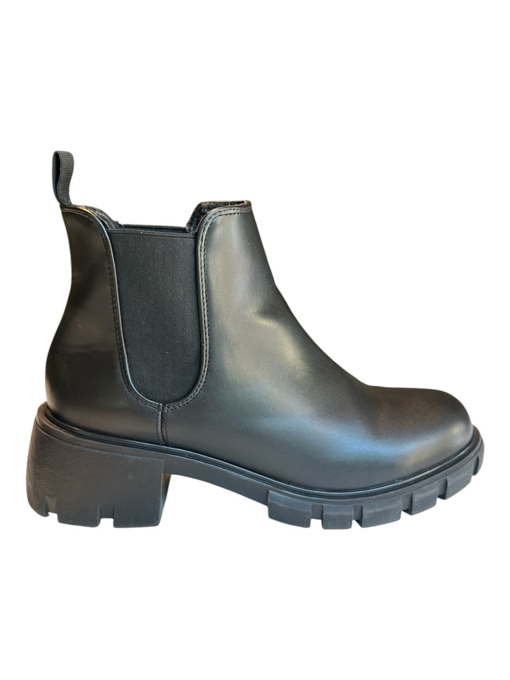 Steve Madden Howler Chelsea Boot Chucky Heel Lug Sole Black ankle bootie 9.5